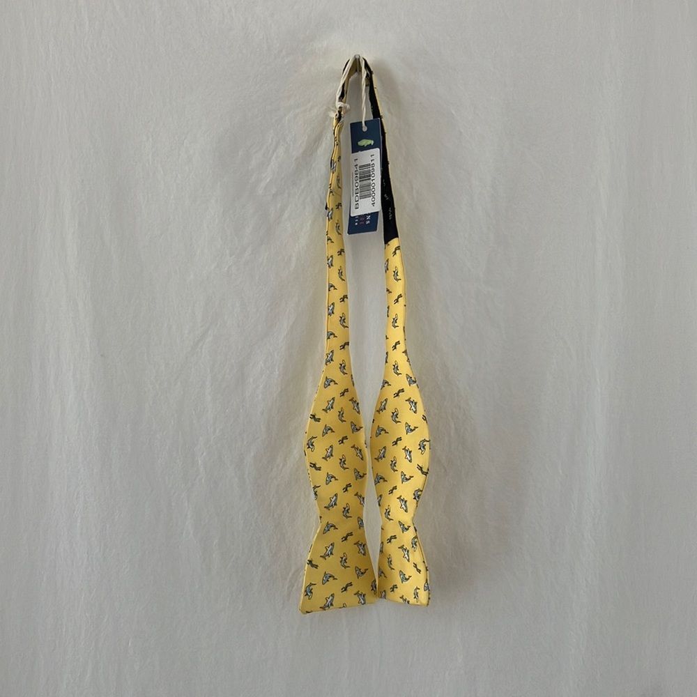 Bird Dog Bay Men’s Bow Tie yellow Shark Pattern